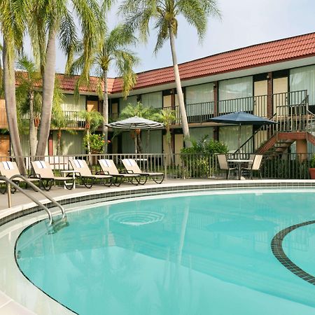 Days Inn By Wyndham Clearwater/Central Esterno foto
