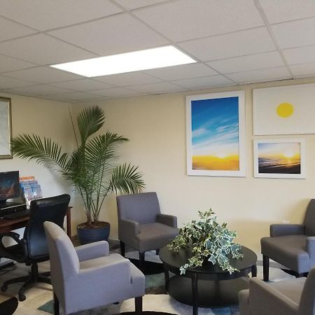 Days Inn By Wyndham Clearwater/Central Esterno foto