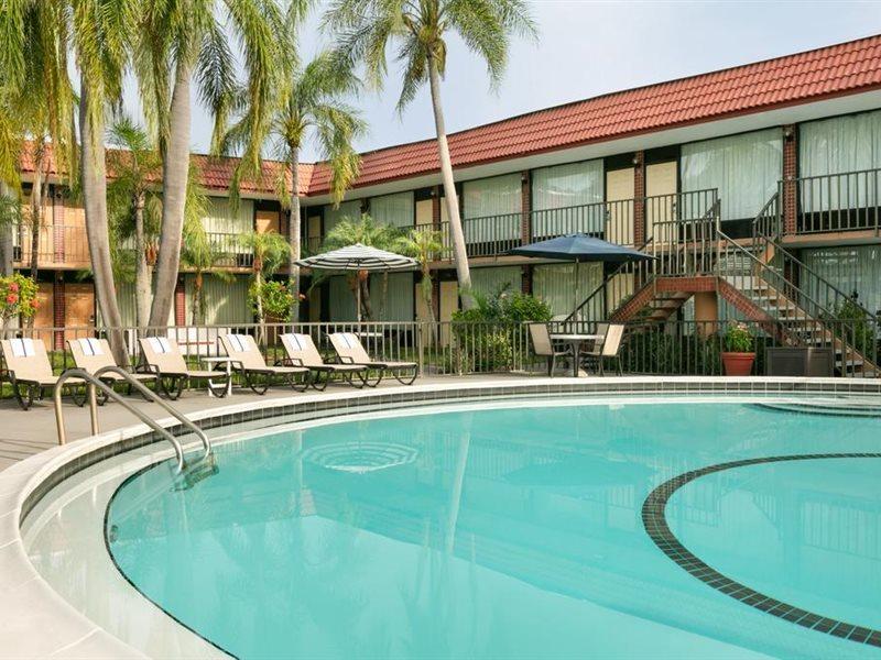 Days Inn By Wyndham Clearwater/Central Esterno foto