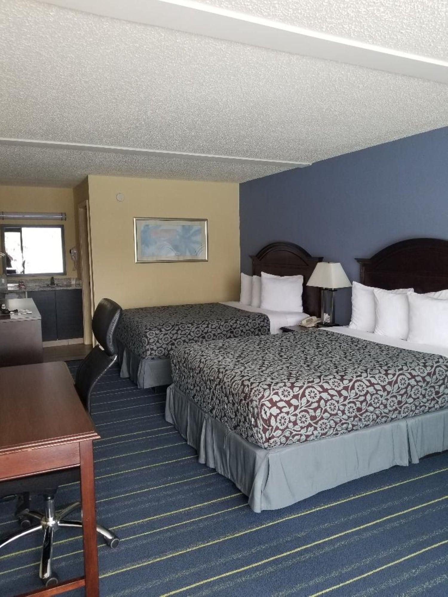 Days Inn By Wyndham Clearwater/Central Esterno foto