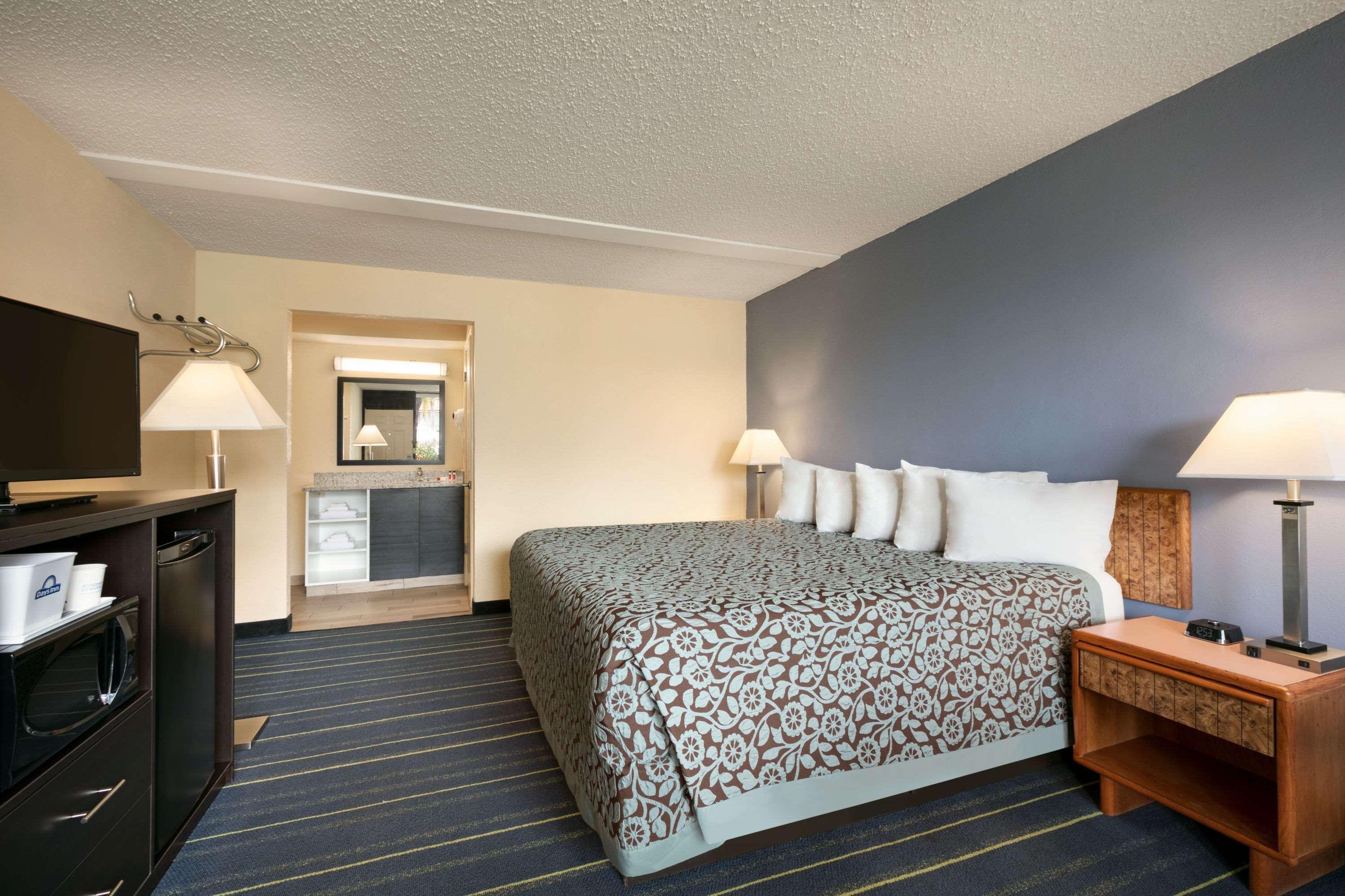 Days Inn By Wyndham Clearwater/Central Esterno foto