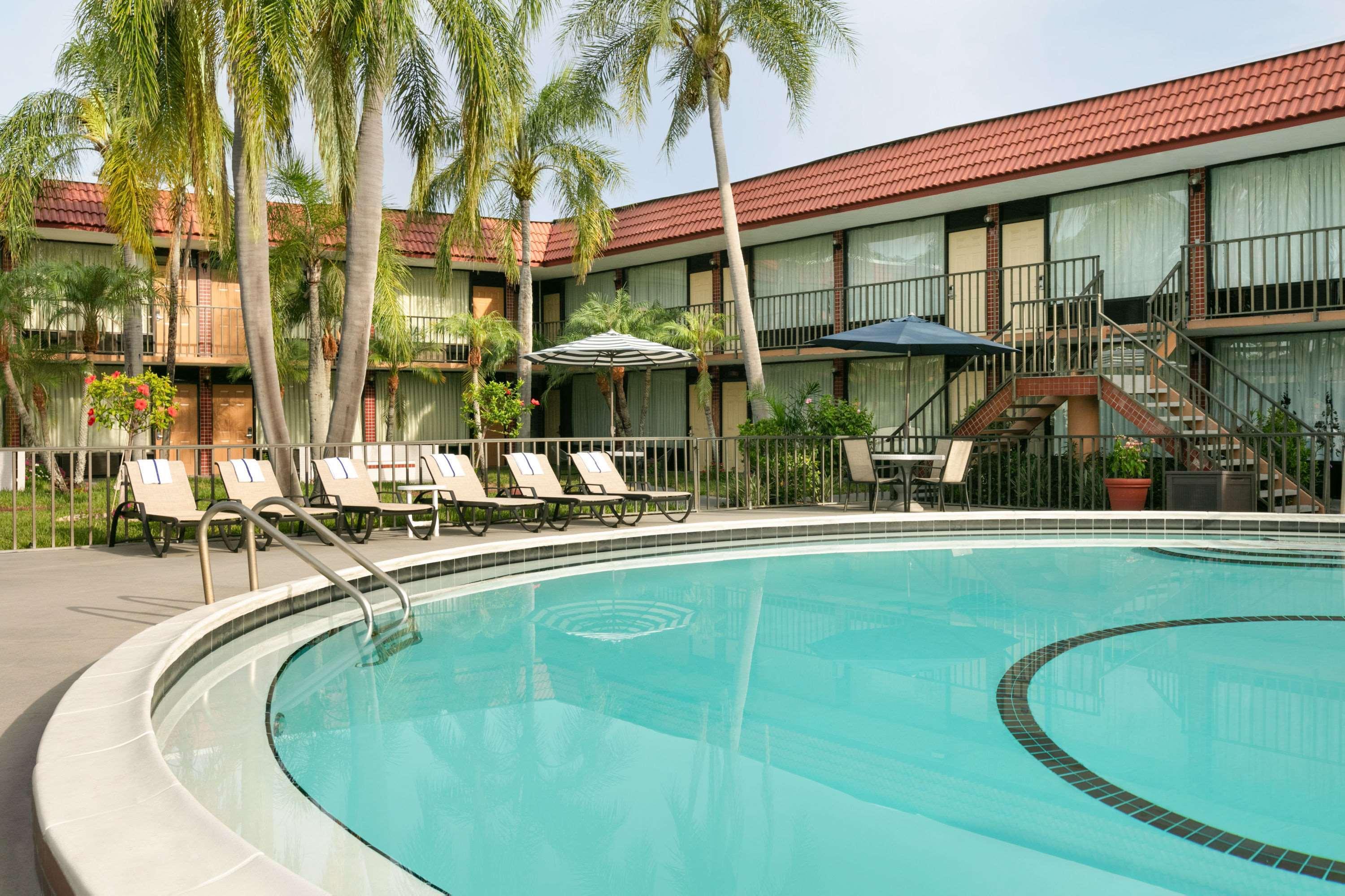 Days Inn By Wyndham Clearwater/Central Esterno foto