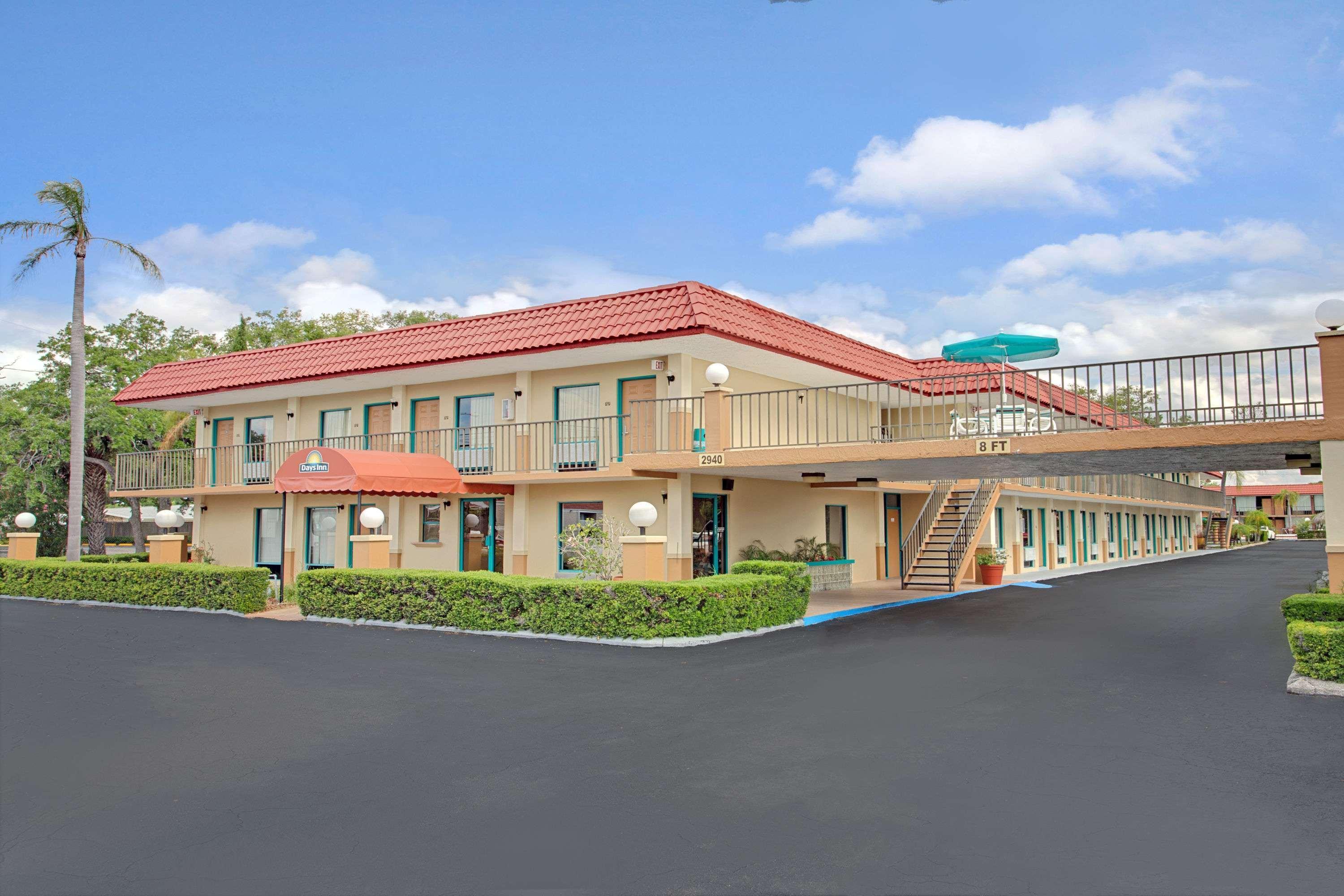 Days Inn By Wyndham Clearwater/Central Esterno foto