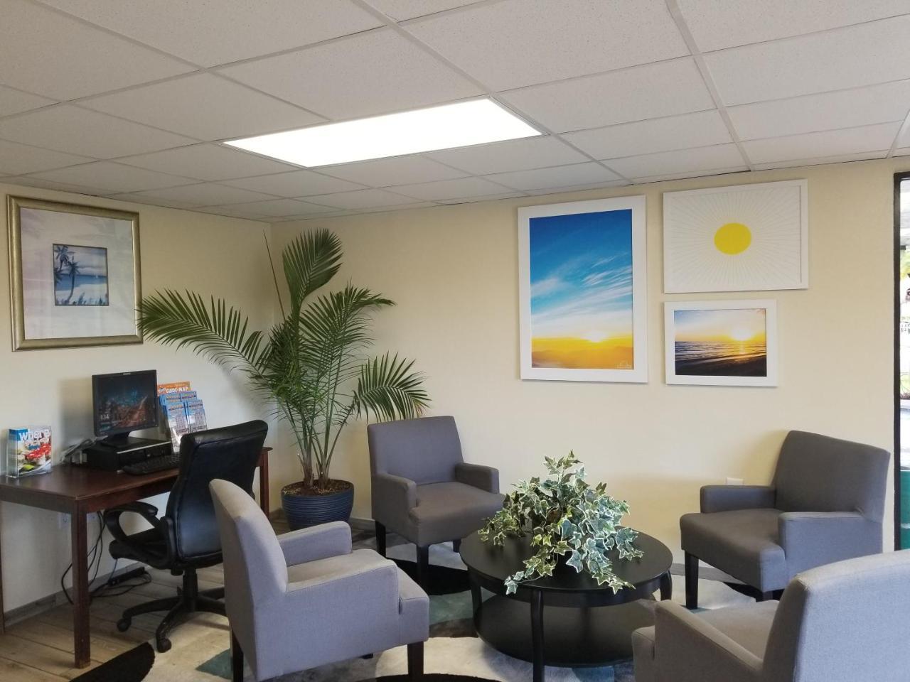 Days Inn By Wyndham Clearwater/Central Esterno foto