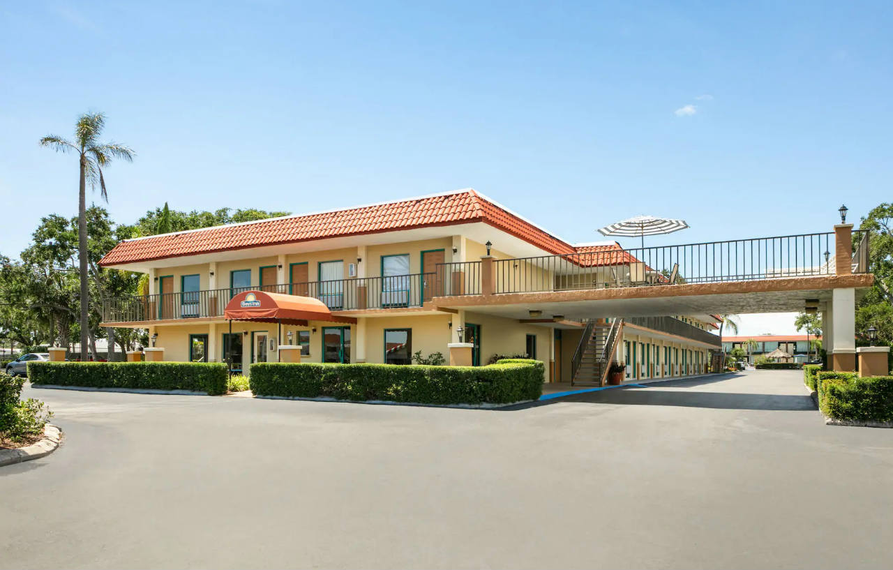 Days Inn By Wyndham Clearwater/Central Esterno foto