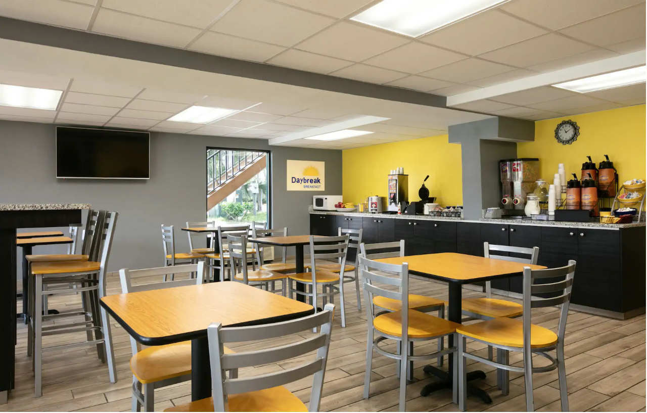 Days Inn By Wyndham Clearwater/Central Esterno foto