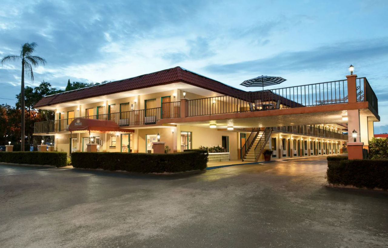 Days Inn By Wyndham Clearwater/Central Esterno foto